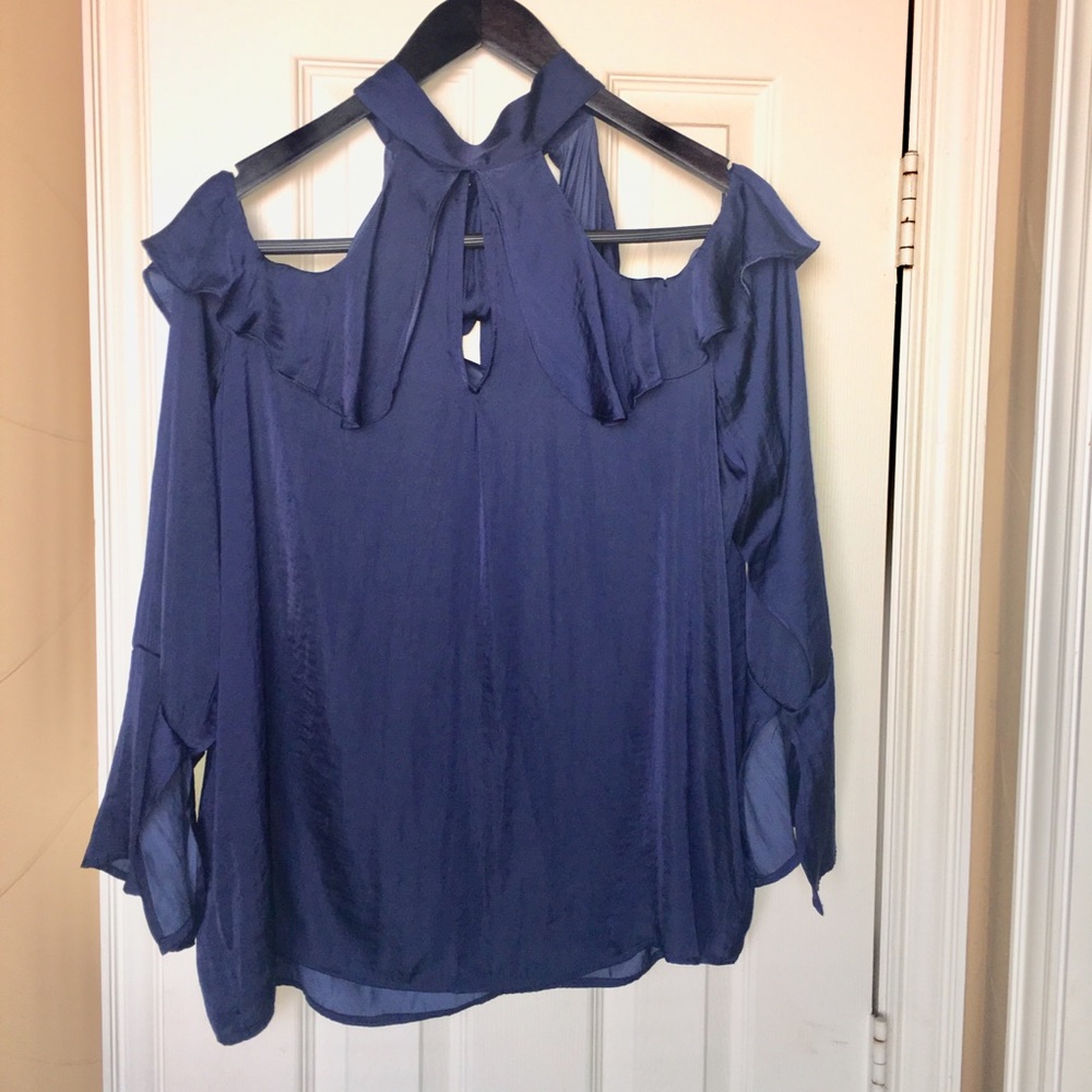 Colder shoulder silky back tie blouse! 💋
